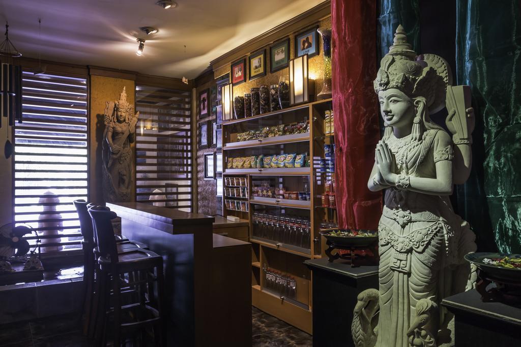 Dhanesvara Holistic Unique Homestay Wonotjolo Exteriör bild