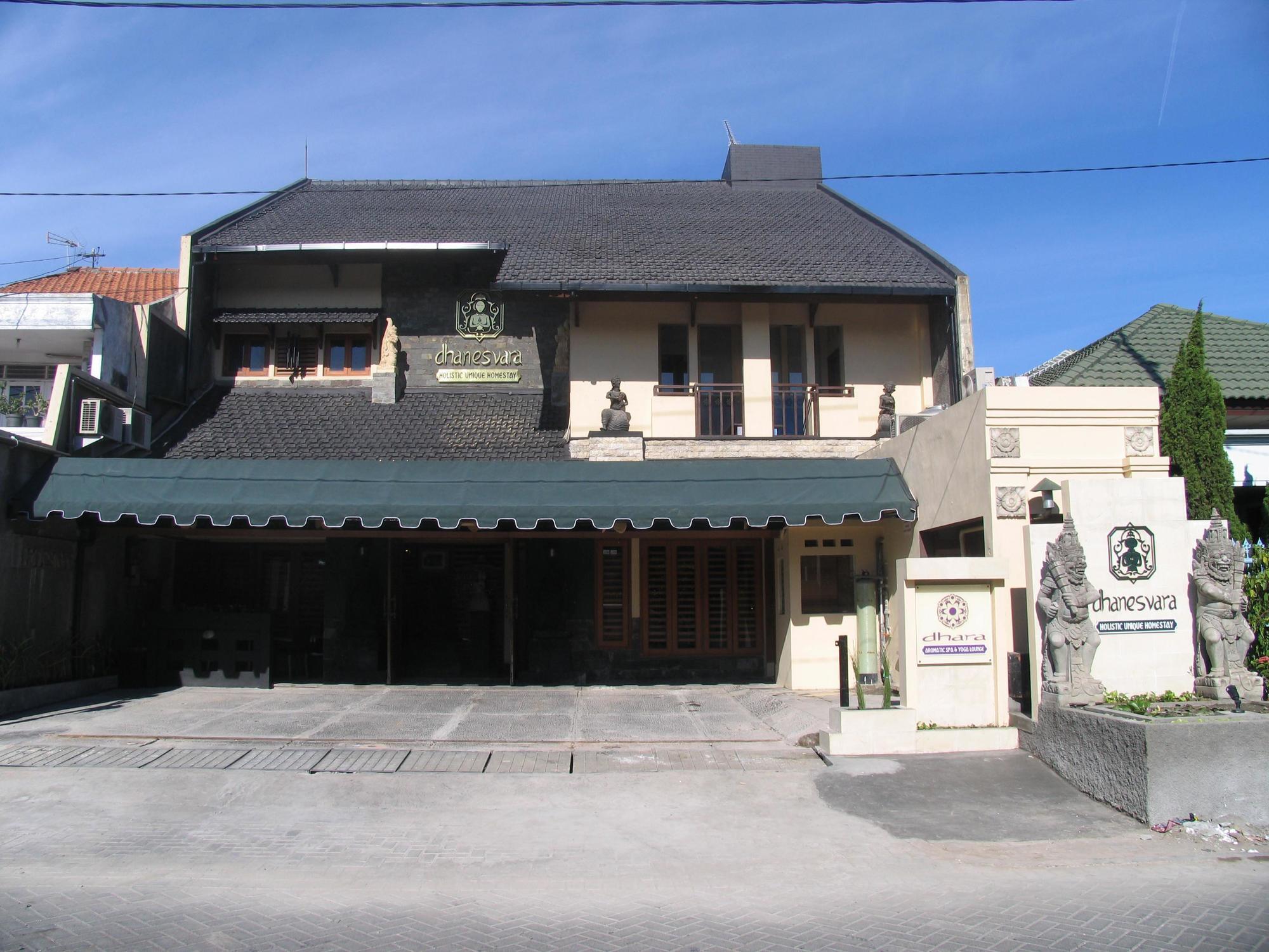 Dhanesvara Holistic Unique Homestay Wonotjolo Exteriör bild