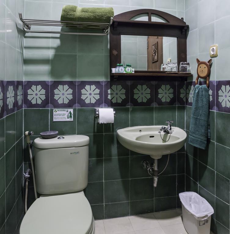 Dhanesvara Holistic Unique Homestay Wonotjolo Exteriör bild