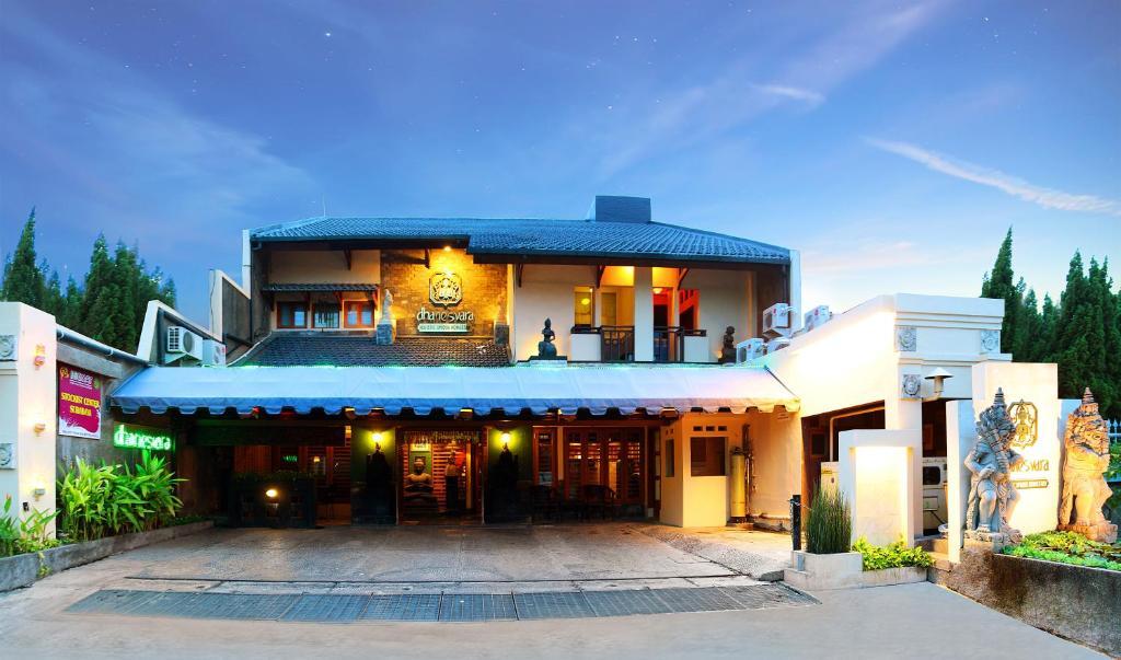 Dhanesvara Holistic Unique Homestay Wonotjolo Exteriör bild