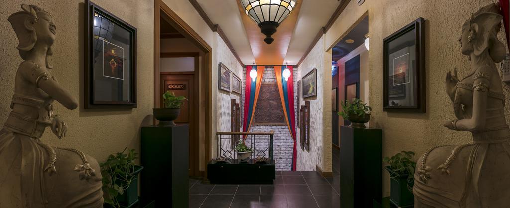 Dhanesvara Holistic Unique Homestay Wonotjolo Exteriör bild