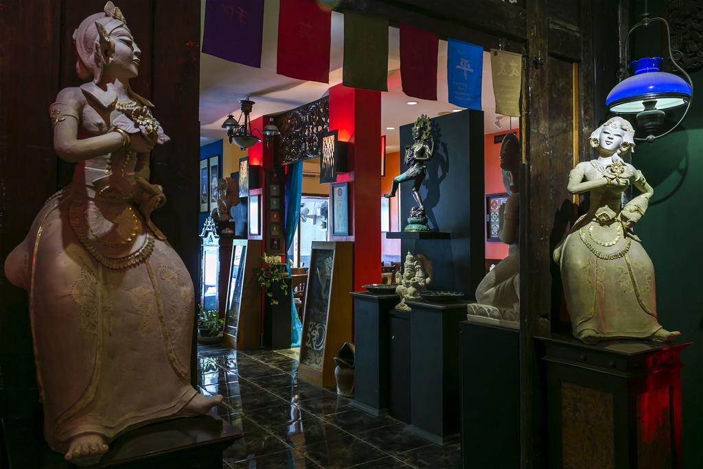 Dhanesvara Holistic Unique Homestay Wonotjolo Exteriör bild
