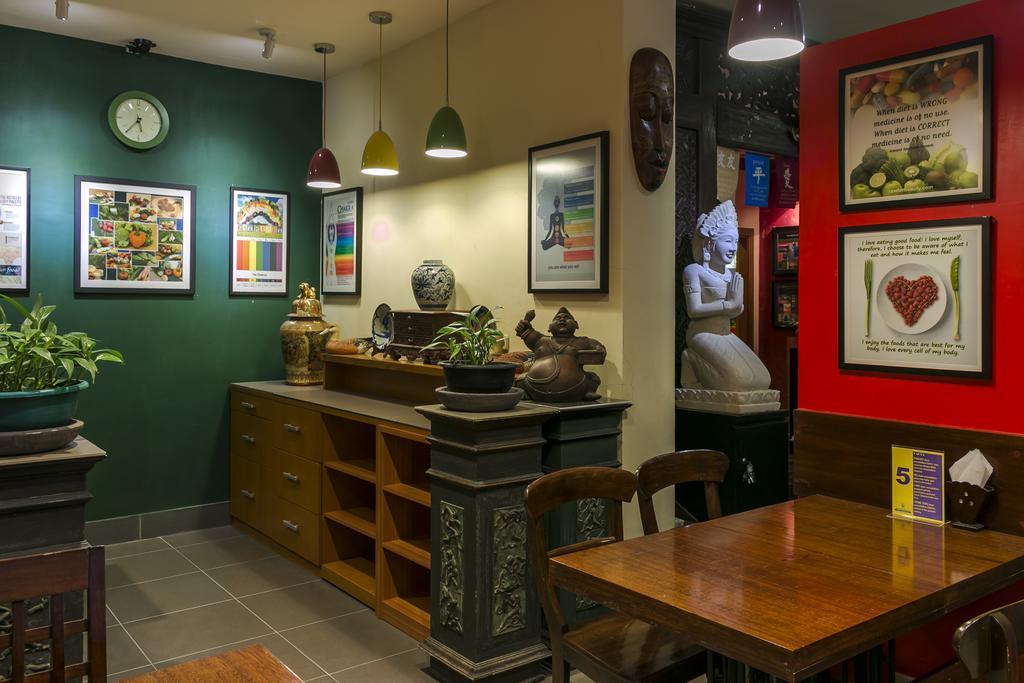 Dhanesvara Holistic Unique Homestay Wonotjolo Exteriör bild
