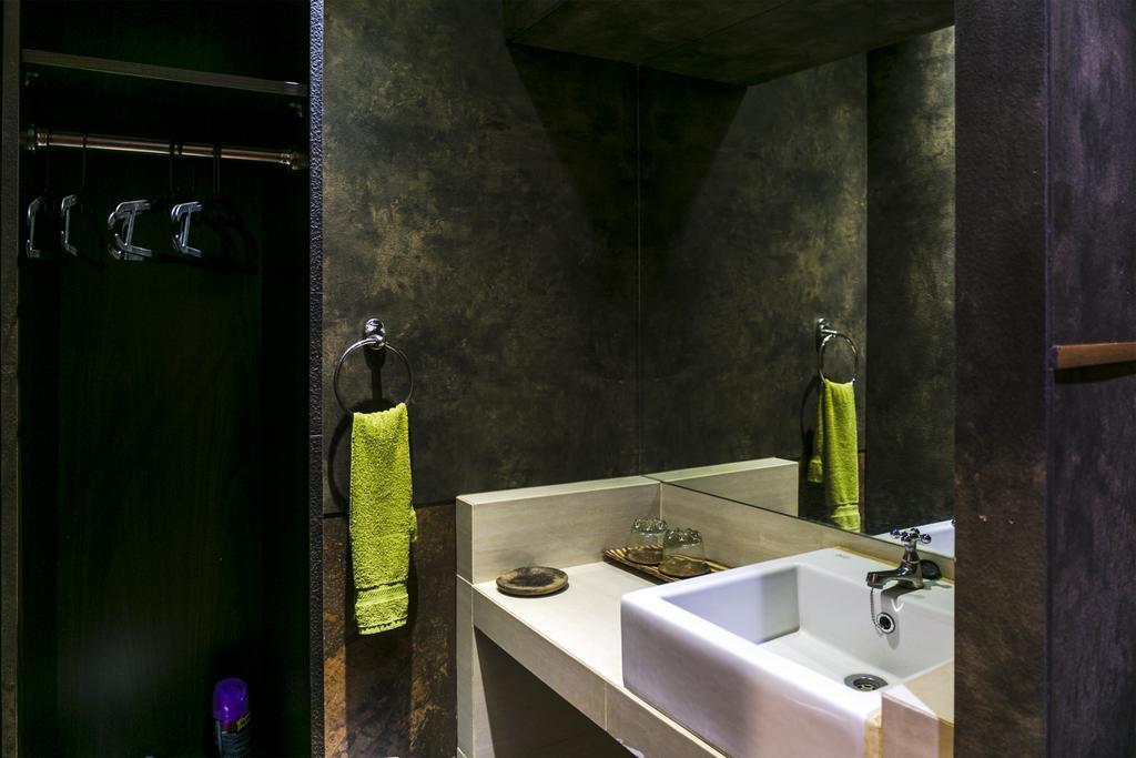 Dhanesvara Holistic Unique Homestay Wonotjolo Exteriör bild