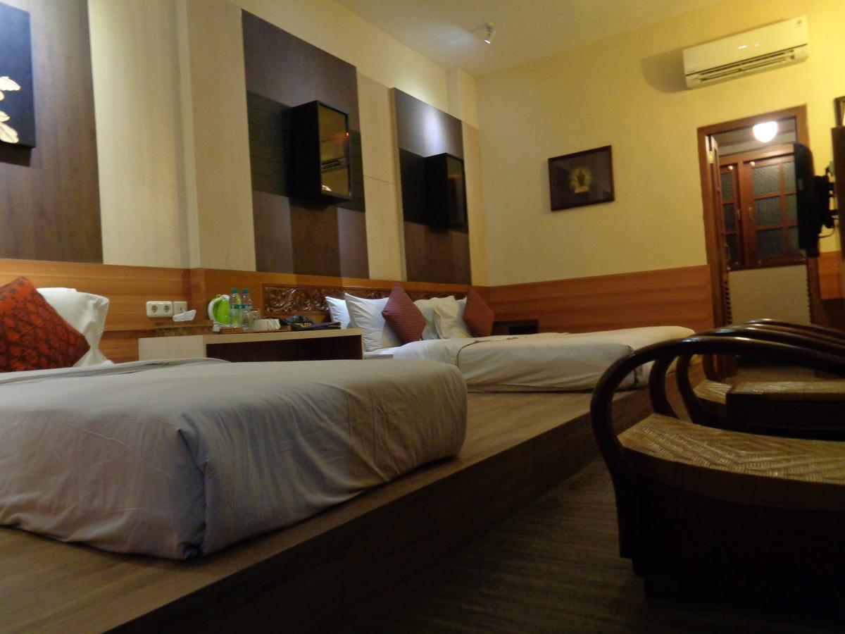 Dhanesvara Holistic Unique Homestay Wonotjolo Exteriör bild