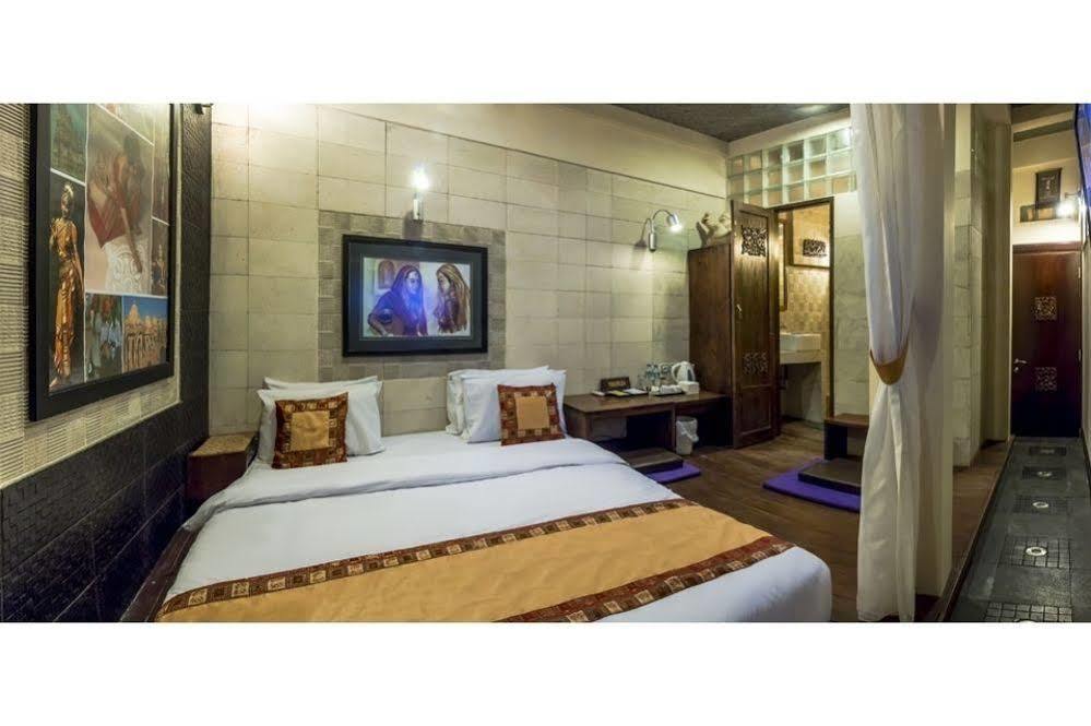 Dhanesvara Holistic Unique Homestay Wonotjolo Exteriör bild