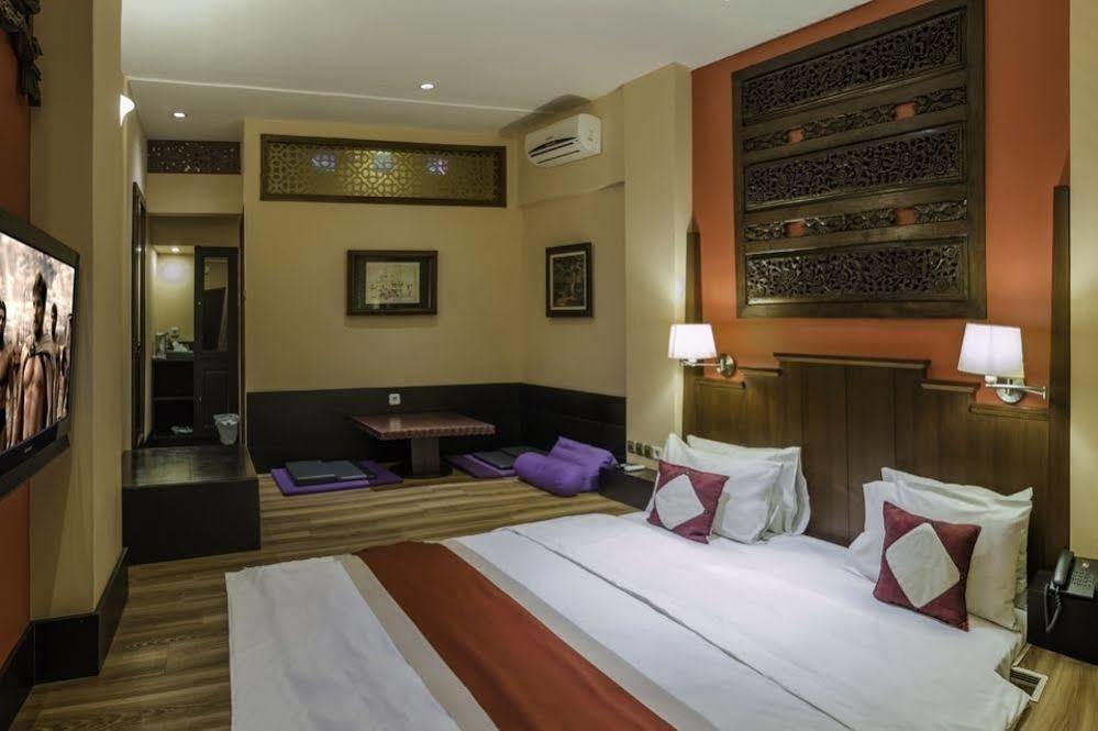 Dhanesvara Holistic Unique Homestay Wonotjolo Exteriör bild
