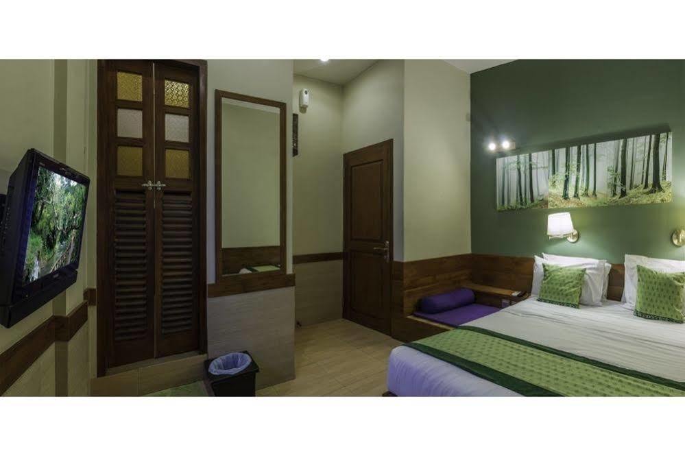 Dhanesvara Holistic Unique Homestay Wonotjolo Exteriör bild