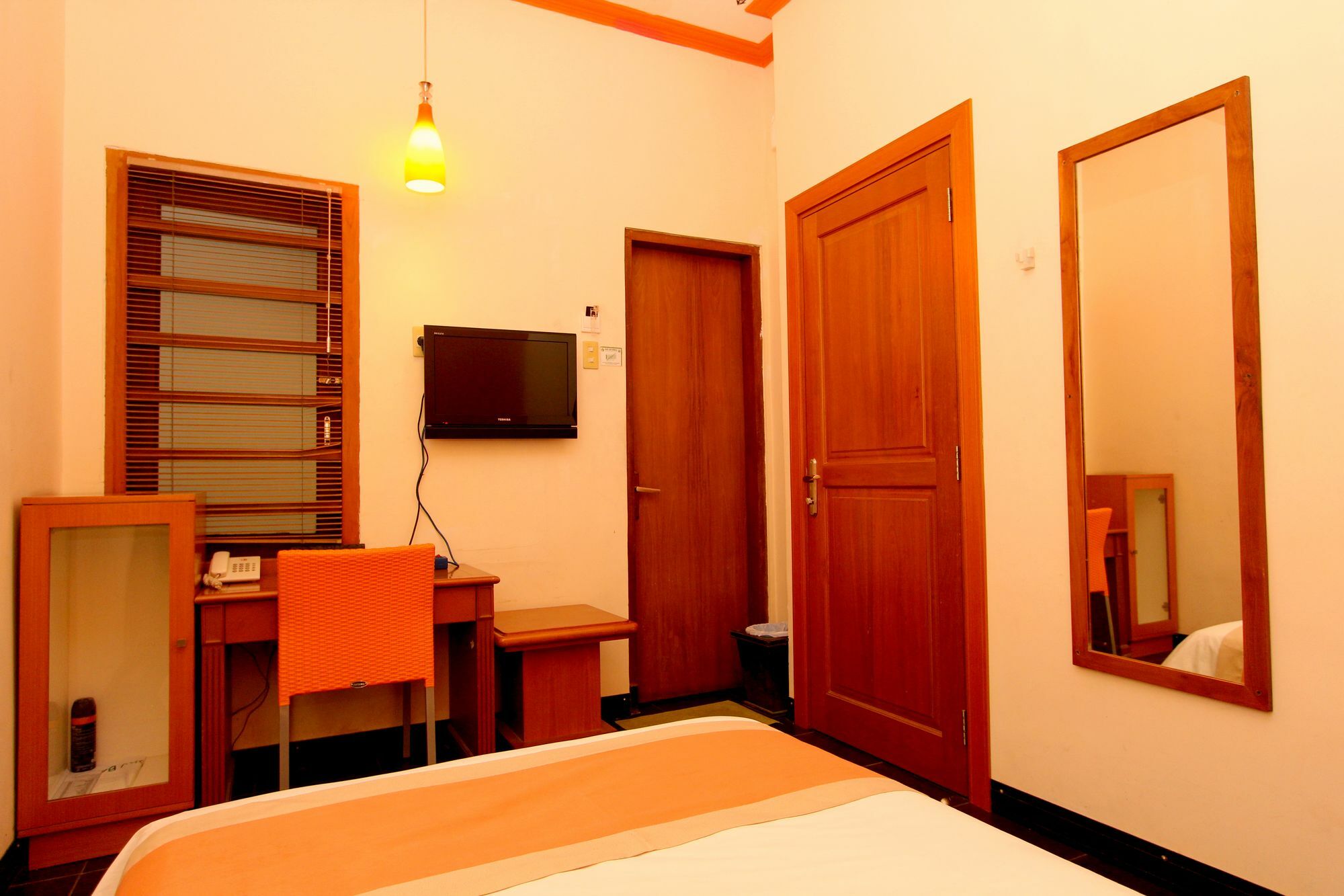 Dhanesvara Holistic Unique Homestay Wonotjolo Exteriör bild
