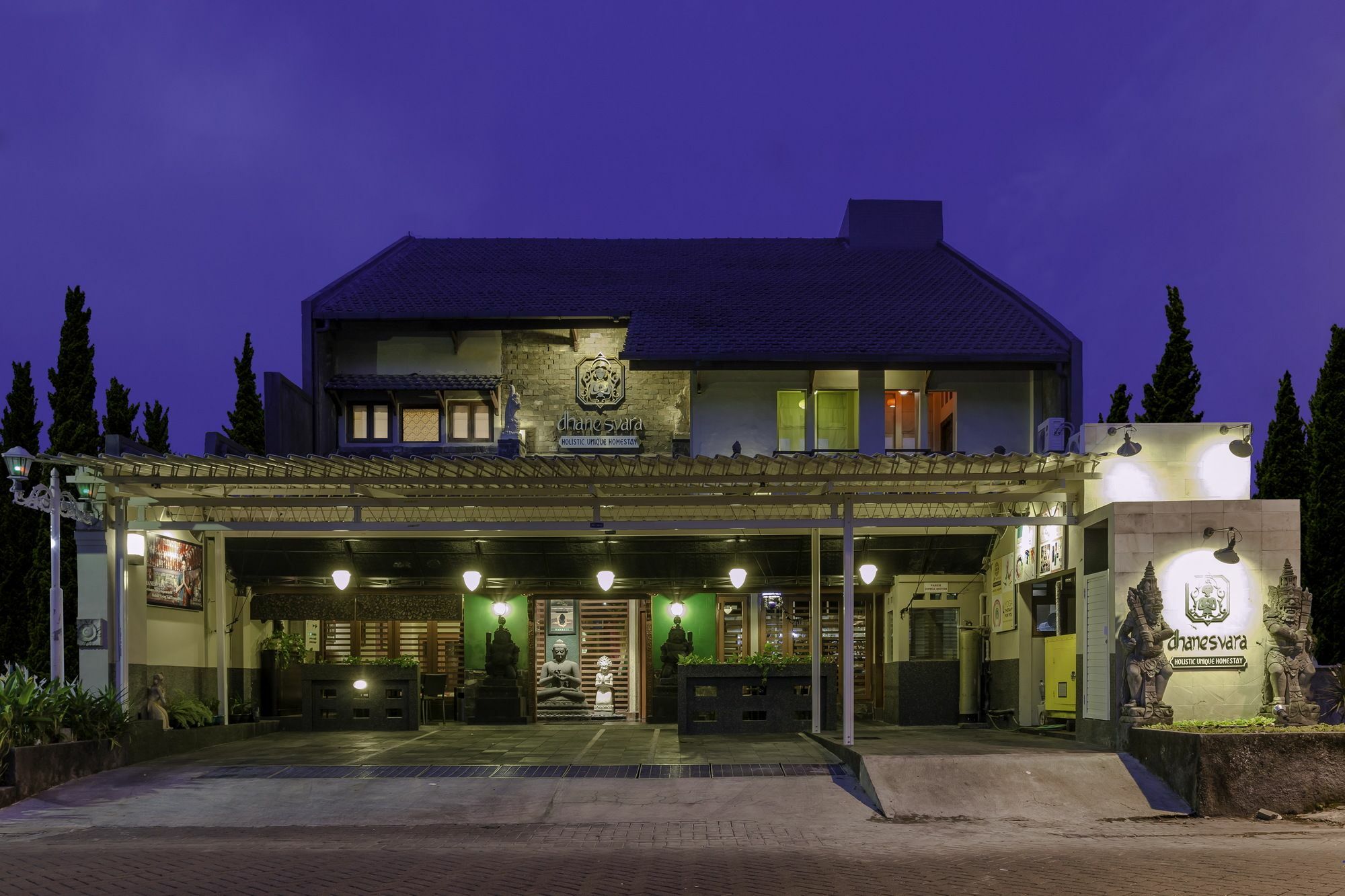 Dhanesvara Holistic Unique Homestay Wonotjolo Exteriör bild