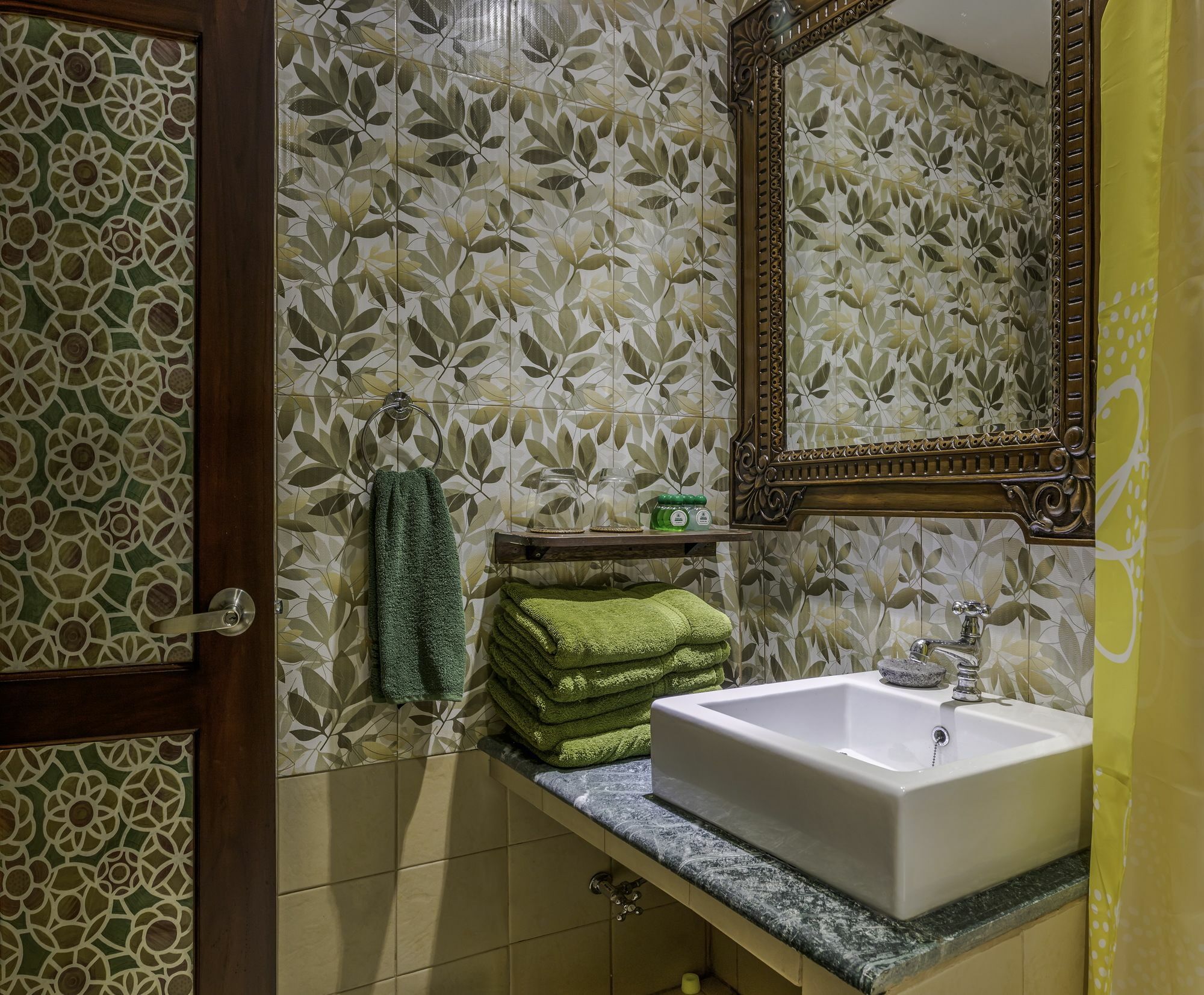 Dhanesvara Holistic Unique Homestay Wonotjolo Exteriör bild