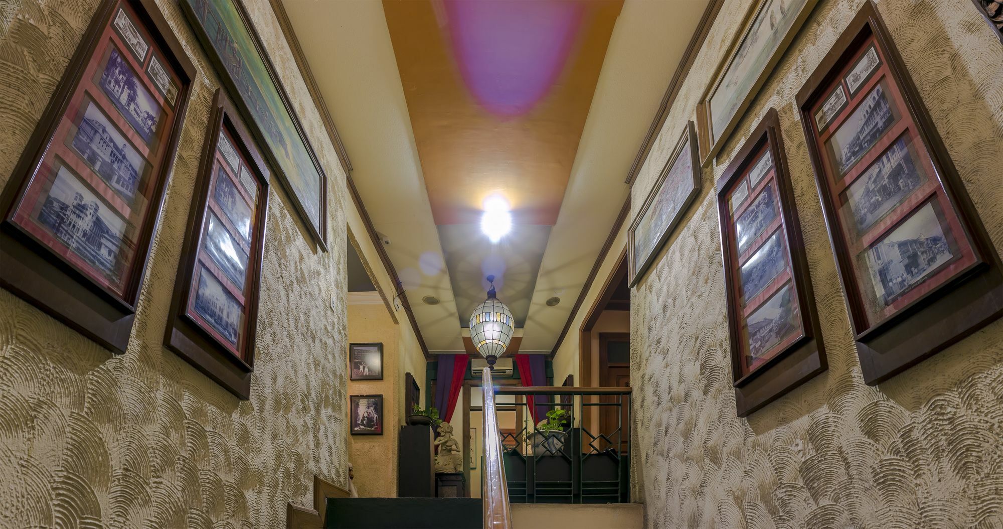 Dhanesvara Holistic Unique Homestay Wonotjolo Exteriör bild