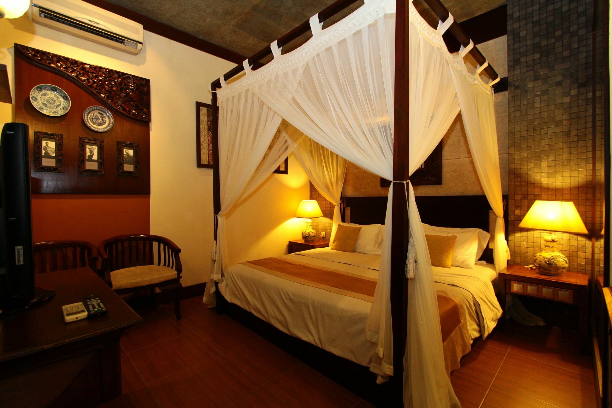 Dhanesvara Holistic Unique Homestay Wonotjolo Exteriör bild